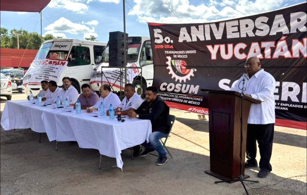CosumNacional's tweet photo. La Confederación de Organizaciones y Sindicatos Unidos de México #COSUM, celebra con transportistas su 5to aniversario en el Estado de #Yucatán 🇲🇽
@huachodiazmena
@GobYucatan
@jc_ramirezmarin
Nota completa 👇
https://t.co/oKhpElunSI https://t.co/N2lMCx0nSh