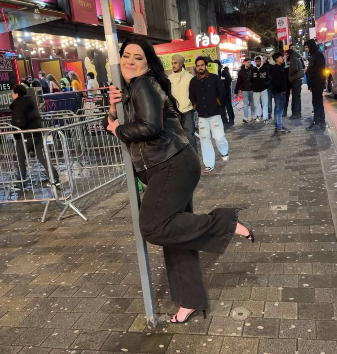 lxurxna's tweet photo. Start of the night vs end of the night 😂😂😂 https://t.co/zqqXphI3yo