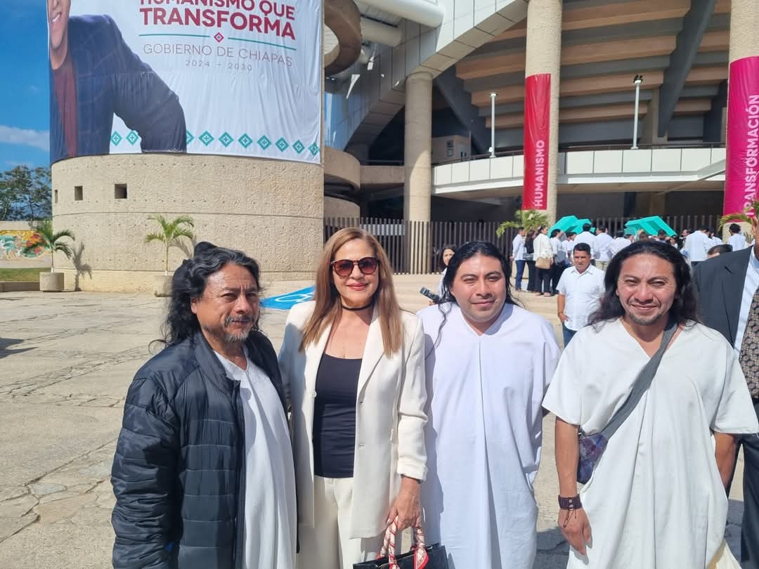 Muchas Felicidades ! Eduardo Ramírez .

Hoy en su toma de Protesta como Gobernador de Chiapas, Eduardo Ramírez pronunció un discurso reflexivo, humano, realista de grandes expectativas para nuestro Estado, que sin duda habrá  de cumplir por el bien de Chiapas.