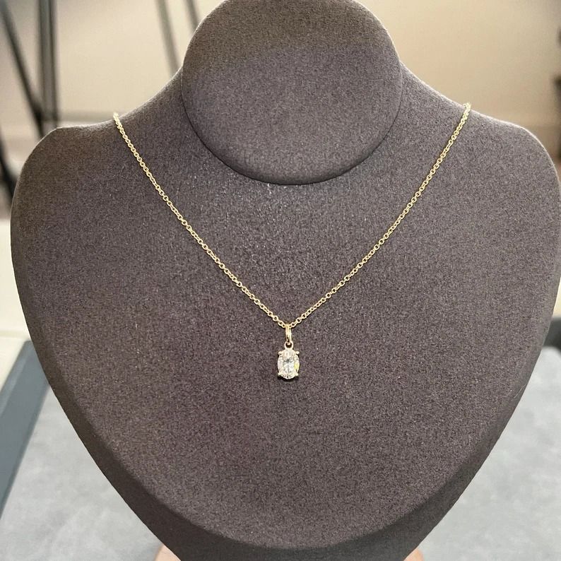 odinparis_'s tweet image. ✨ Ready to turn heads? Discover our Certified D VVS Oval Cut Moissanite Pendant in 14K Gold. A timeless treasure for every occasion! 💎 Experience elegance like never before.

💬 What's your favorite piece of statement jewelry? #LuxuryJewelry #MoissaniteMagic #OdinParis