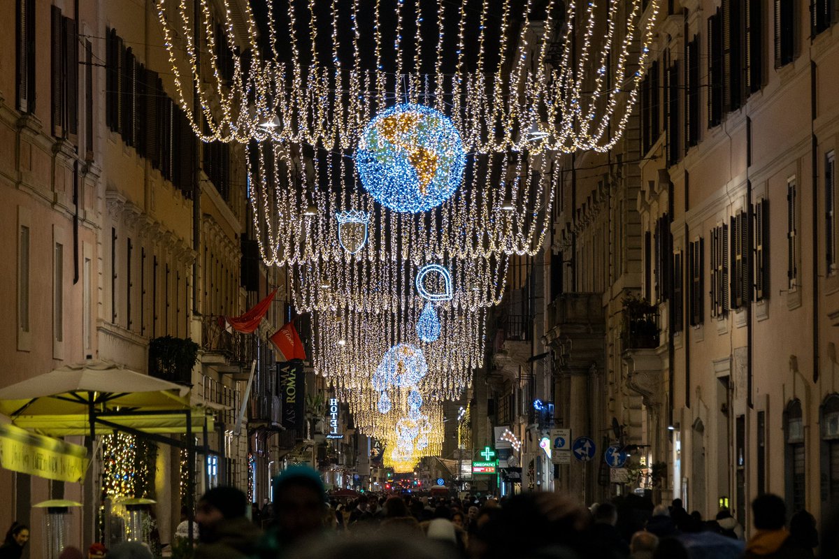 AceaGruppo's tweet photo. 🎄 Via del Corso risplende di luce e significato. Le luminarie natalizie, dedicate allo spirito del Giubileo, rendono il cuore di Roma un simbolo di unione e speranza.
#AceaGruppo #Feste2024 #RomaIlluminata https://t.co/LN0CoUfJaG