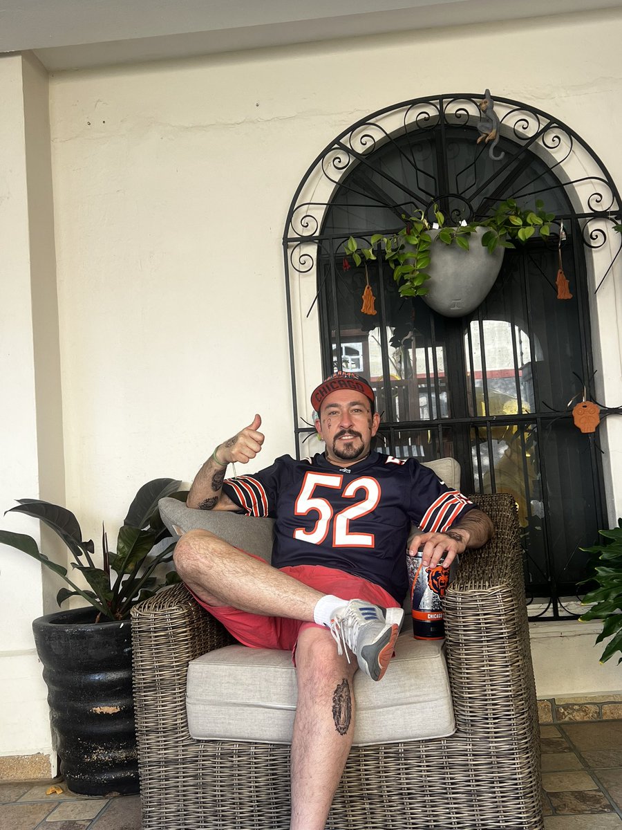 Gutty_Esquivias's tweet photo. Go Bears! 🐻🐻 @FOXImpactoNFL 
#impactoNFL 
@FOXSportsMX https://t.co/ZUSg9BmkLX