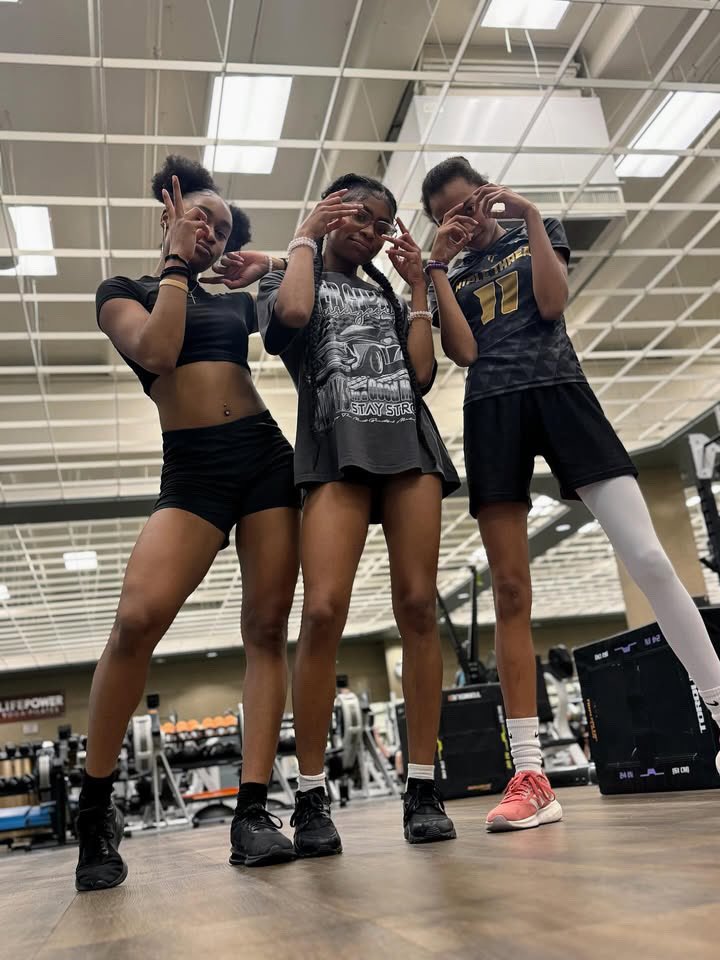 CoachJuice214's tweet photo. No shine without the grind! 
Results Over Everything… 
The season to be great is loading ⏰ 

#lambojai #jailahrobinson #maybachjurnee #jurneerobinson #abbywalker #madetrackclub #explore #picoftheday #photooftheday #lifetime @jailahrobinson1 @JurneeRobinson @madetrackclub https://t.co/q7ebDaml6l