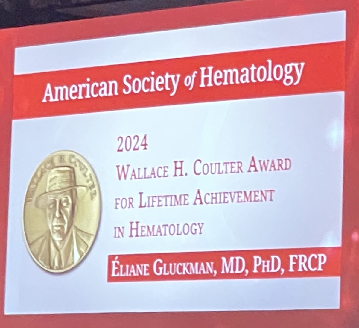 Ruah_Mahmoud's tweet photo. The Lifetime Achievement in Hematology has been awarded to Dr. Gluckman 🌟
This is absolutely inspiring not only to hematologists, but to female physicians and scientists everywhere 😍💪🏼
#ASH24 #WomeninScience #WomeninMedicine #WomeninHematology https://t.co/tJeY7kQSP8