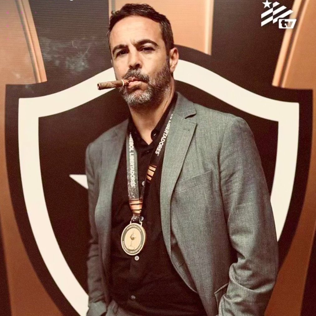 DOM ARTUR, O NOVO REI DO DO BRASIL 👑

O Botafogo 🇧🇷 não ganhava o Brasileirão há 29 anos e nunca tinha vencido a Libertadores até que...

... chegou Artur Jorge 🇵🇹 e conquistou ambos os títulos, na última semana 💪