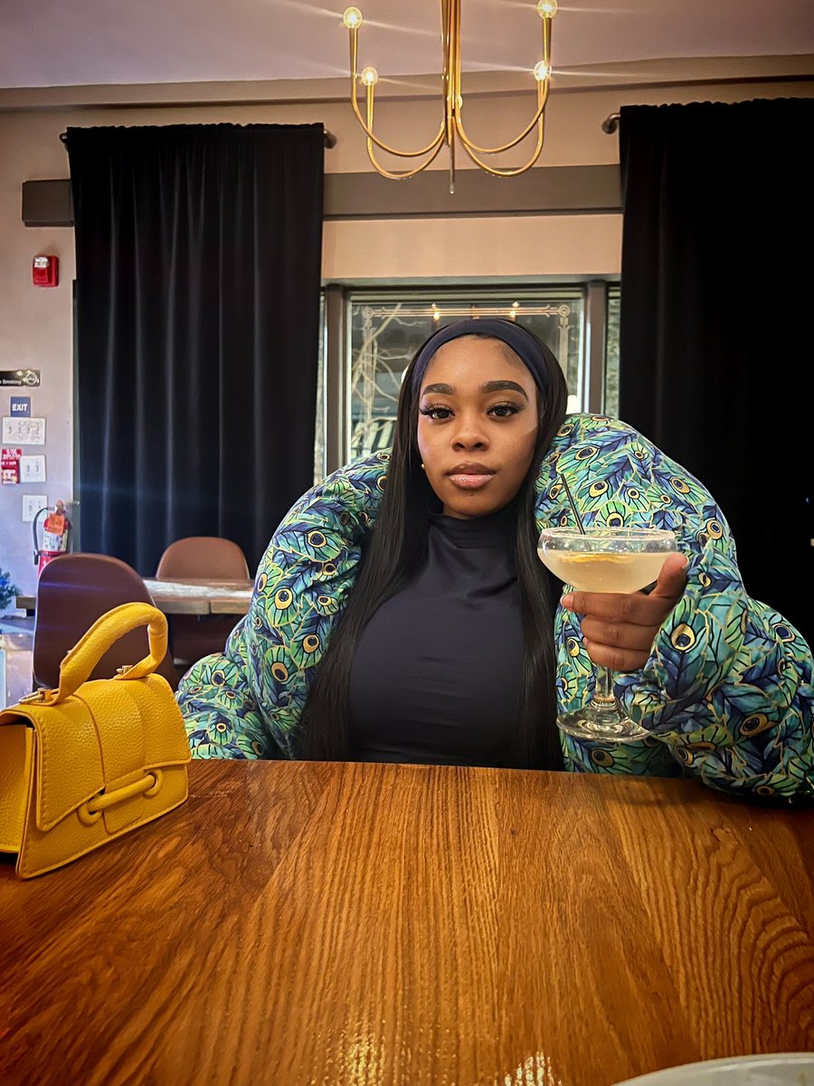 _ayonnaa's tweet photo. 🍸

- I made my jacket btw🧊 https://t.co/bt3bnrkLYF