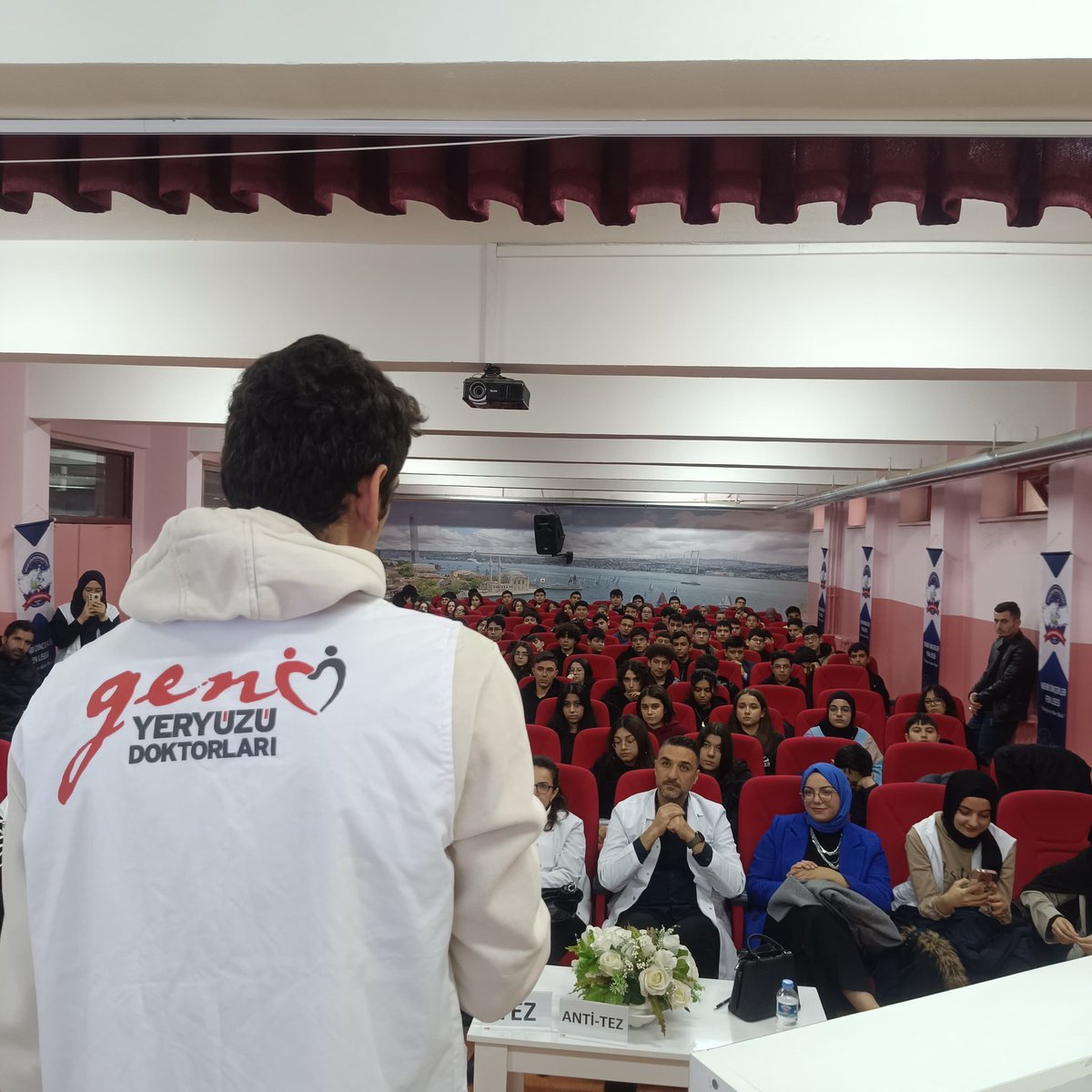 GaziantepGYYD's tweet photo. Ne Yaptık Da Kazandık,Kazandık Da Ne Oldu 📚🏆 https://t.co/jvWnvOuhG5