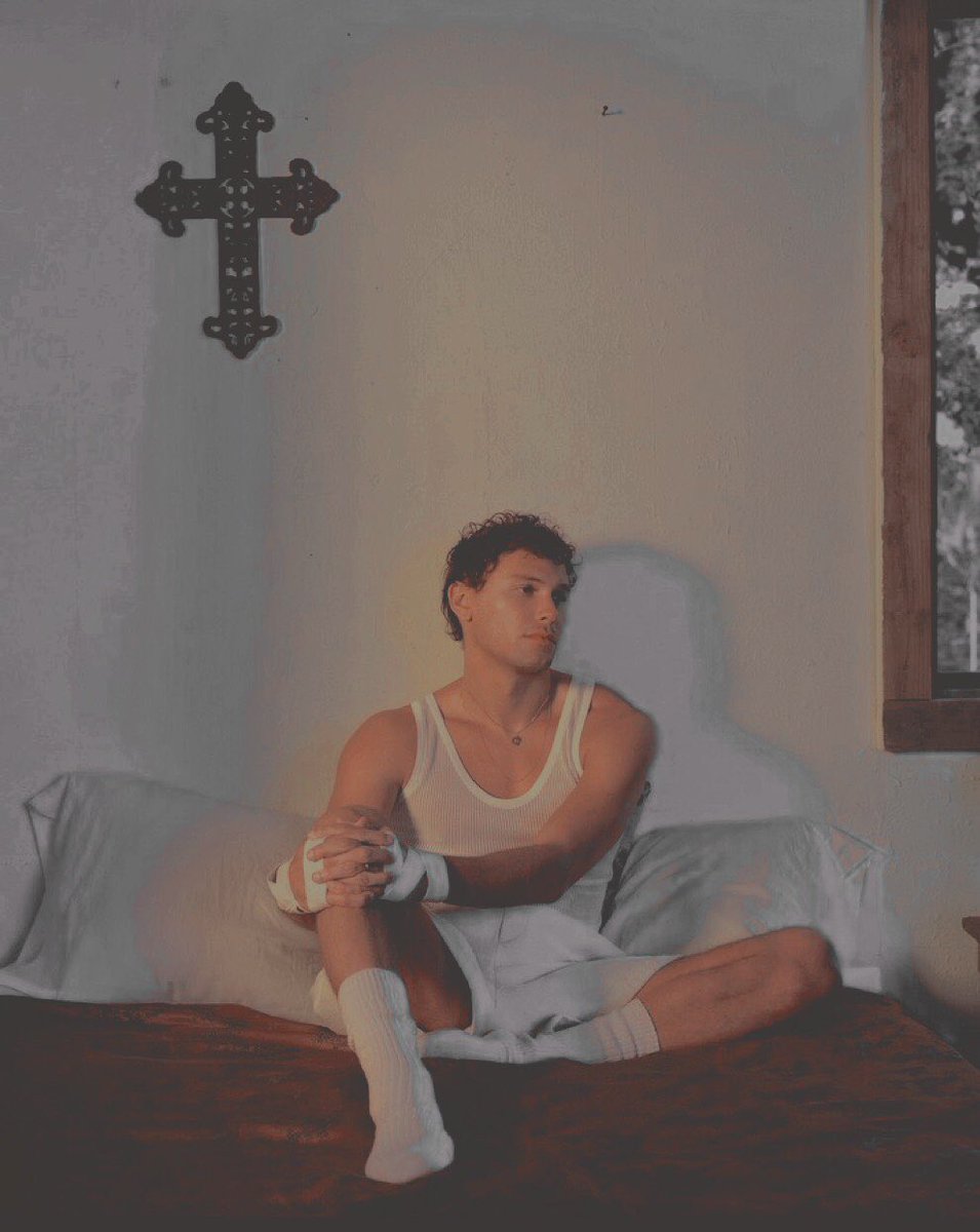 ᅠᅠᅠᅠᅠᅠᅠᅠ 
     ᅠᅠᅠᅠᅠᅠᅠᅠ
   ᅠᅠᅠᅠᅠᅠᅠᅠ            ᅠᅠᅠᅠᅠᅠᅠᅠ ✟  —————
ᅠᅠᅠᅠᅠᅠᅠᅠ