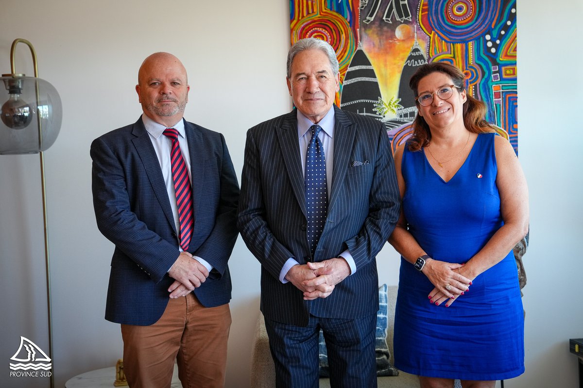 ProvinceSud's tweet photo. Rencontre avec le vice-Premier ministre et ministre des Affaires étrangères de Nouvelle-Zélande @winstonpeters  jeudi 5 décembre.
Cette visite a été l'occasion pour @SoniaBackes et @PhBlaiseNC de rappeler les liens d'amitié forts qui unissent la #NouvelleCalédonie et la #NouvelleZélande. Cet échange constructif a permis d'évoquer la situation économique et sociale de la Nouvelle-Calédonie afin de trouver des solutions pérennes pour offrir de la stabilité et des perspectives aux Calédoniens.