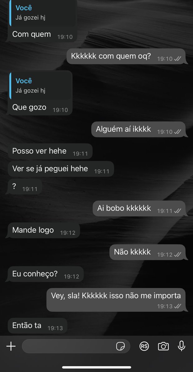 Você DEFINITIVAMENTE não pode dar atenção pra feio. 
Te pega uma vez e acha, que a sua obrigação é dar satisfação, alem de querer comparar as pessoas com quem você transa.. o bobo! Me ajuda aí! Kkkkkkkkkkk 💀