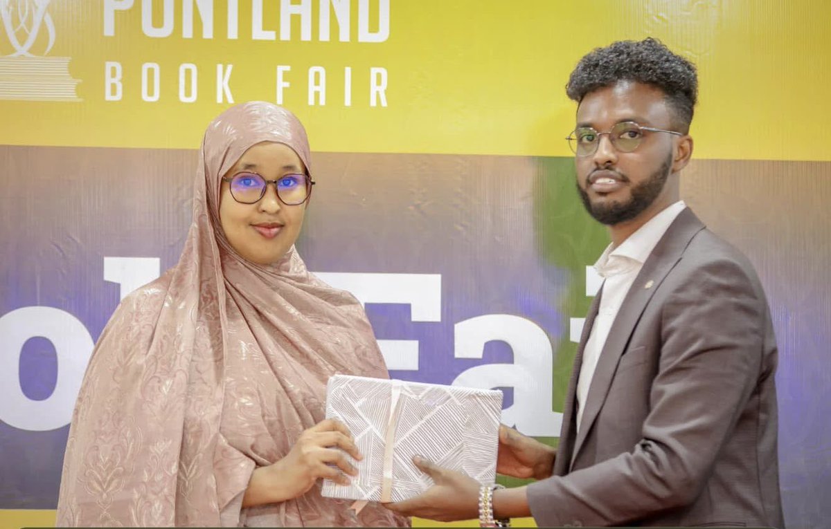 dheefbooks's tweet photo. Bandhigii Puntland Bookfair Garowe, shirkadu waxay muujisay doorkeeda bakhtiyaanasiibka iyo hadiyadihii buugta.

#dheefcrew #Bookstore #bookworms #bookreviews #bibliophiles #quotes https://t.co/5DrqHRW1Bp