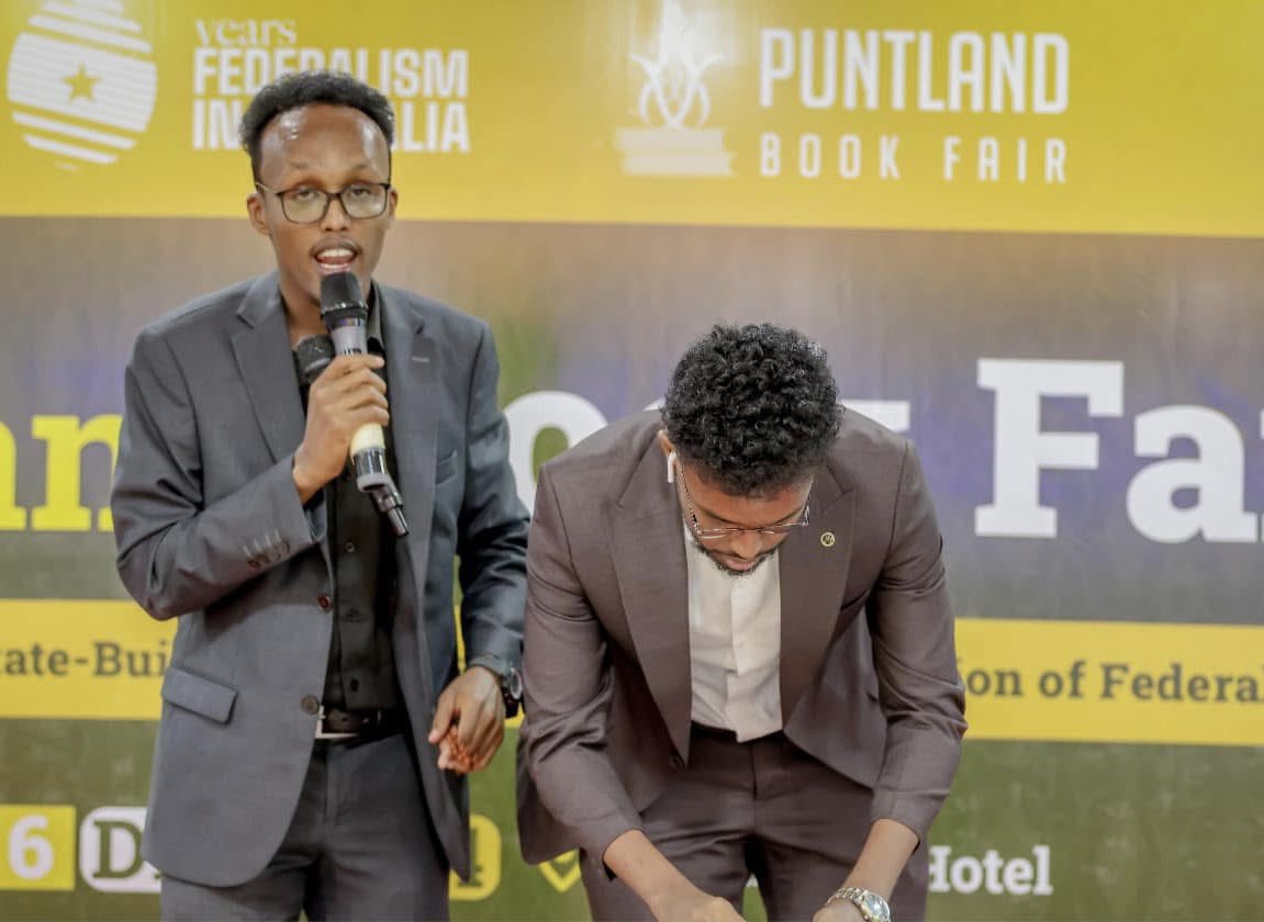 dheefbooks's tweet photo. Bandhigii Puntland Bookfair Garowe, shirkadu waxay muujisay doorkeeda bakhtiyaanasiibka iyo hadiyadihii buugta.

#dheefcrew #Bookstore #bookworms #bookreviews #bibliophiles #quotes https://t.co/5DrqHRW1Bp