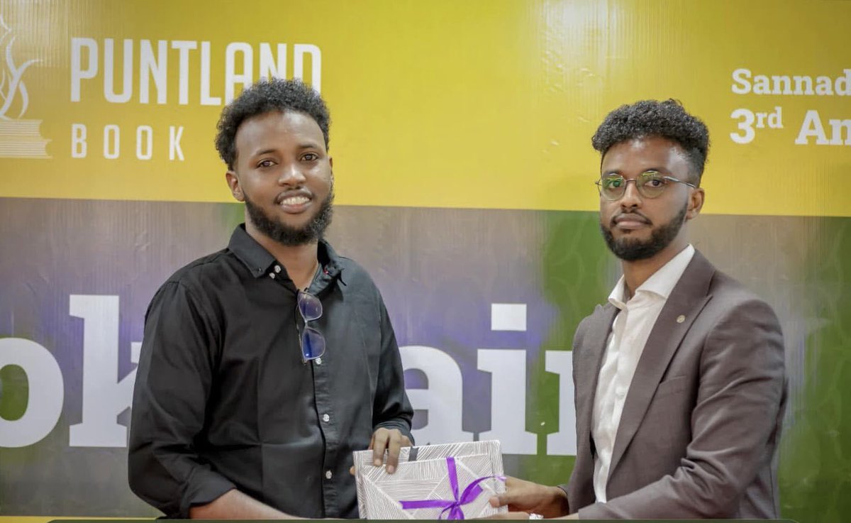 dheefbooks's tweet photo. Bandhigii Puntland Bookfair Garowe, shirkadu waxay muujisay doorkeeda bakhtiyaanasiibka iyo hadiyadihii buugta.

#dheefcrew #Bookstore #bookworms #bookreviews #bibliophiles #quotes https://t.co/5DrqHRW1Bp