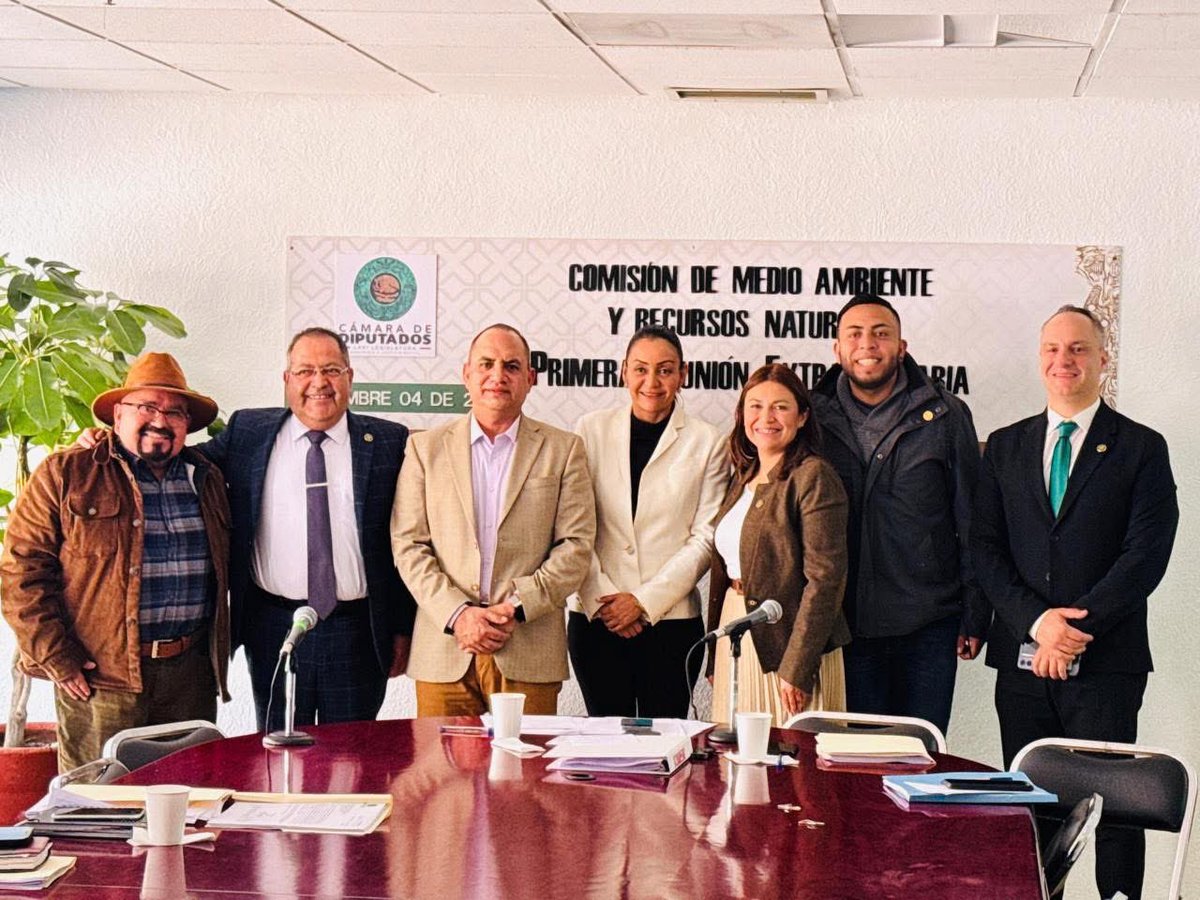 RamosAlorR's tweet photo. siempre con espíritu de justicia y bienestar del pueblo. 

Te compartimos imágenes. H. Congreso de la Unión, CDMX. https://t.co/DtE20aXp6D