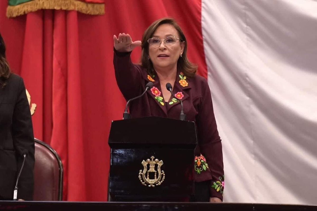 RamosAlorR's tweet photo. El 1 de Diciembre, México envió un contundente mensaje al mundo: El Estado de Veracruz, por mandato popular avasallador, será gobernado por primera vez en la historia por una mujer: Rocío Nahle García. Investida como gobernadora en el pleno del Congreso Veracruzano donde pueblo https://t.co/aIkhzx1y0U