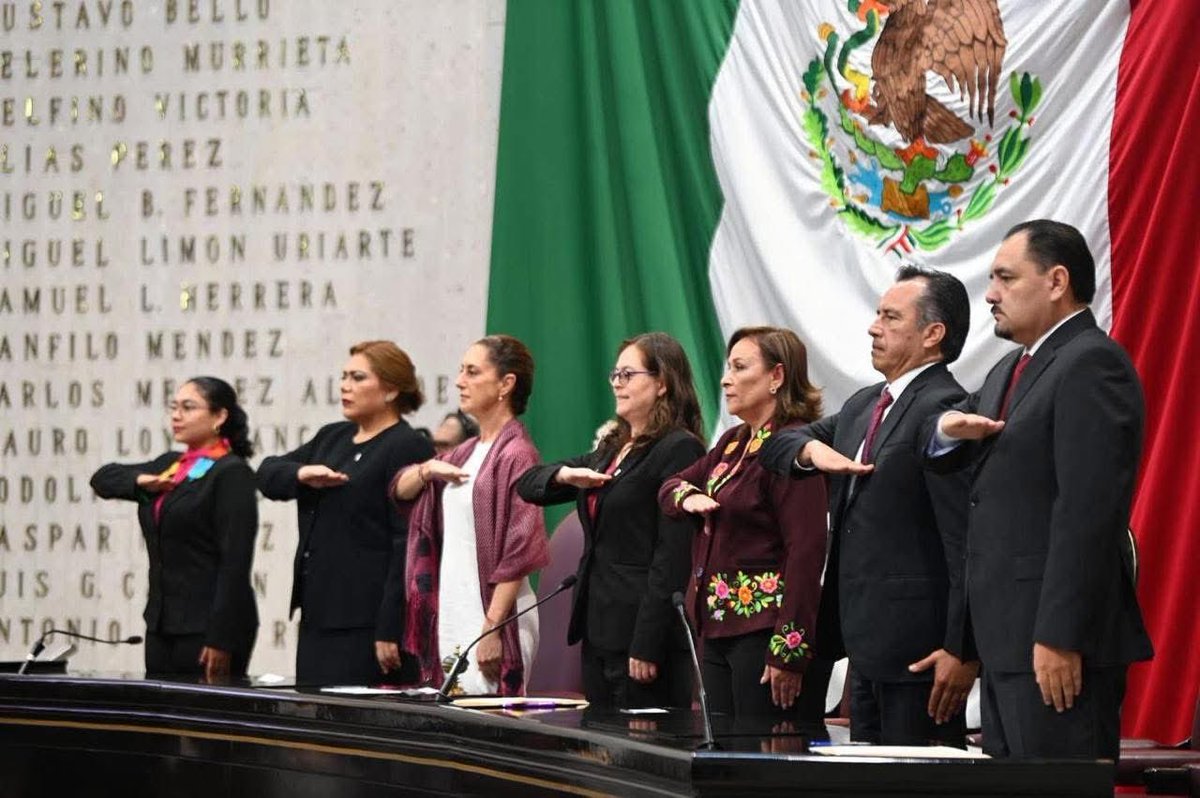 RamosAlorR's tweet photo. El 1 de Diciembre, México envió un contundente mensaje al mundo: El Estado de Veracruz, por mandato popular avasallador, será gobernado por primera vez en la historia por una mujer: Rocío Nahle García. Investida como gobernadora en el pleno del Congreso Veracruzano donde pueblo https://t.co/aIkhzx1y0U