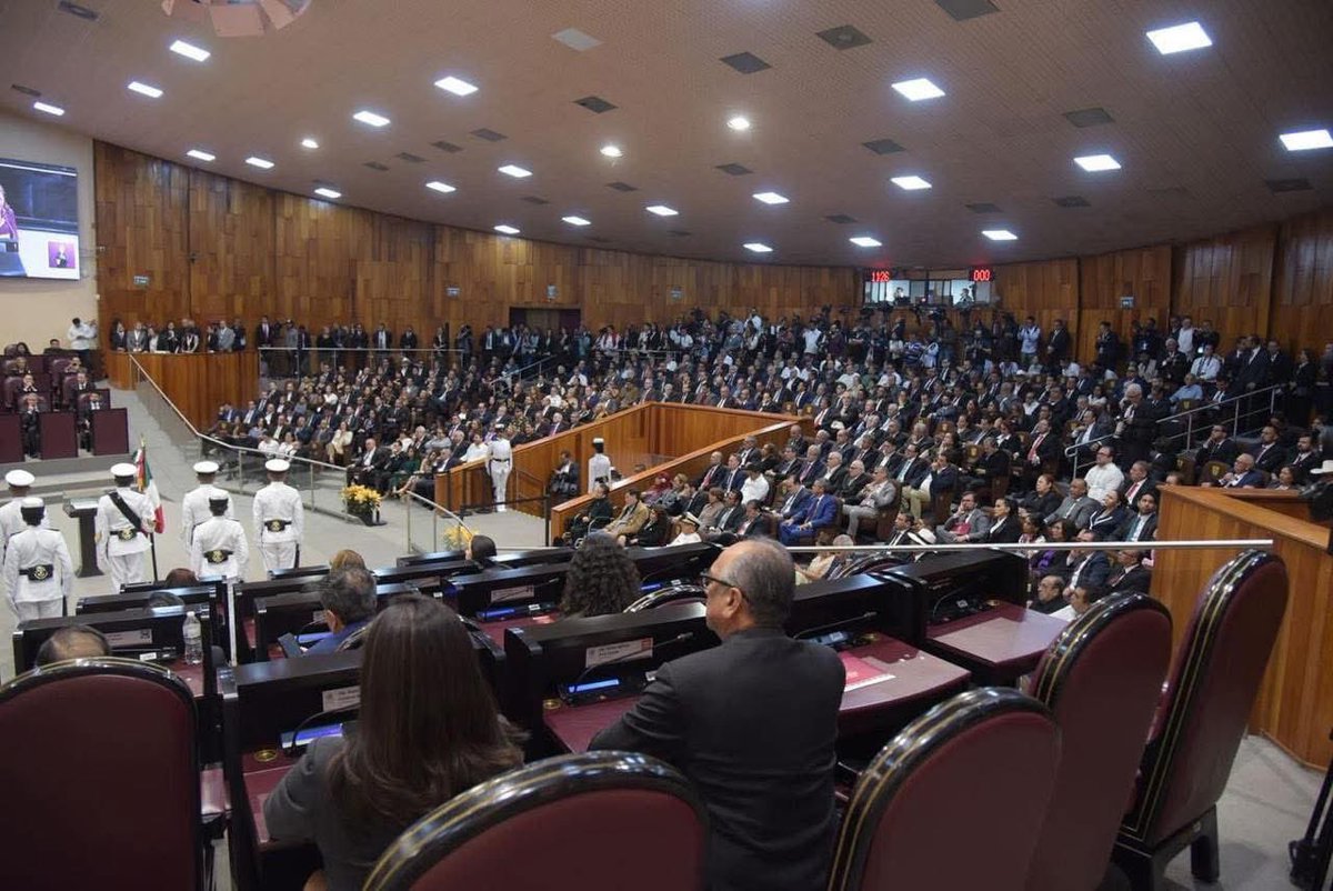 RamosAlorR's tweet photo. y sociedad política se dieron cita para ser testigos y escuchar un mensaje cargado de compromiso social, para posteriormente ser aclamada por el pueblo veracruzano en la icónica Plaza Lerdo. 

Les compartimos imágenes. Xalapa Enríquez, Veracruz https://t.co/Tk9SLtMh6I