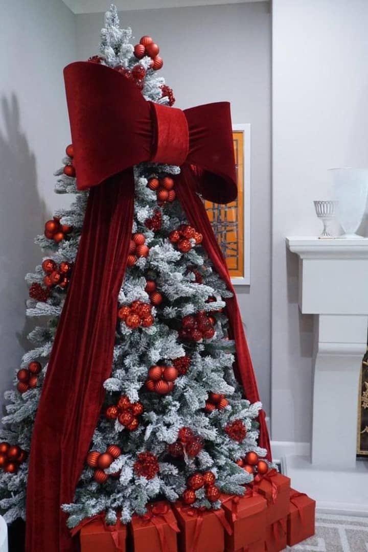 Lighten up your homes this Christmas, I also do home service decor🎄