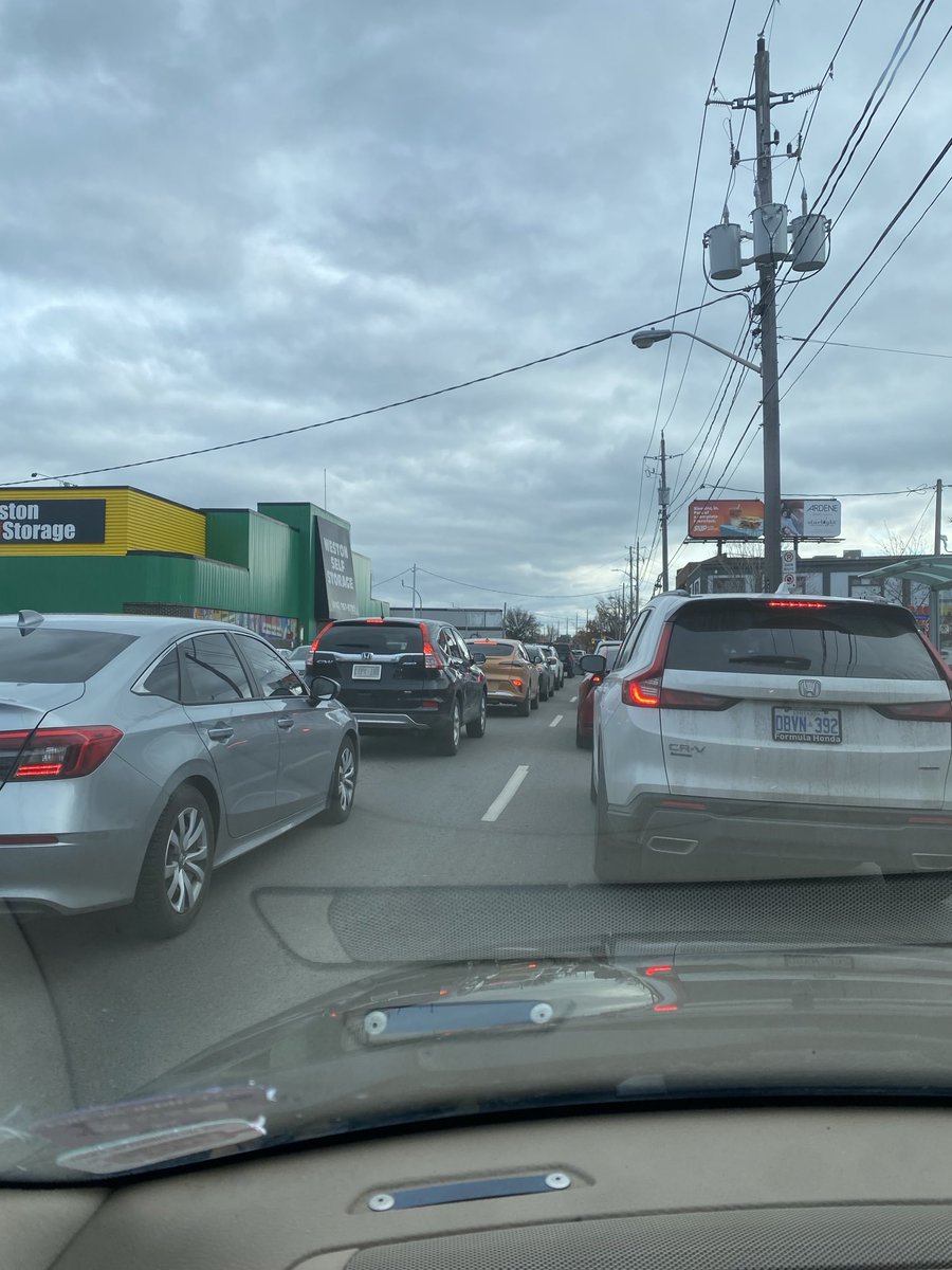 EcoBrix's tweet photo. On Weston the gridlock comes from squeezing past parked cars. #shouldhavegonebybike https://t.co/5yx4tKFrRb