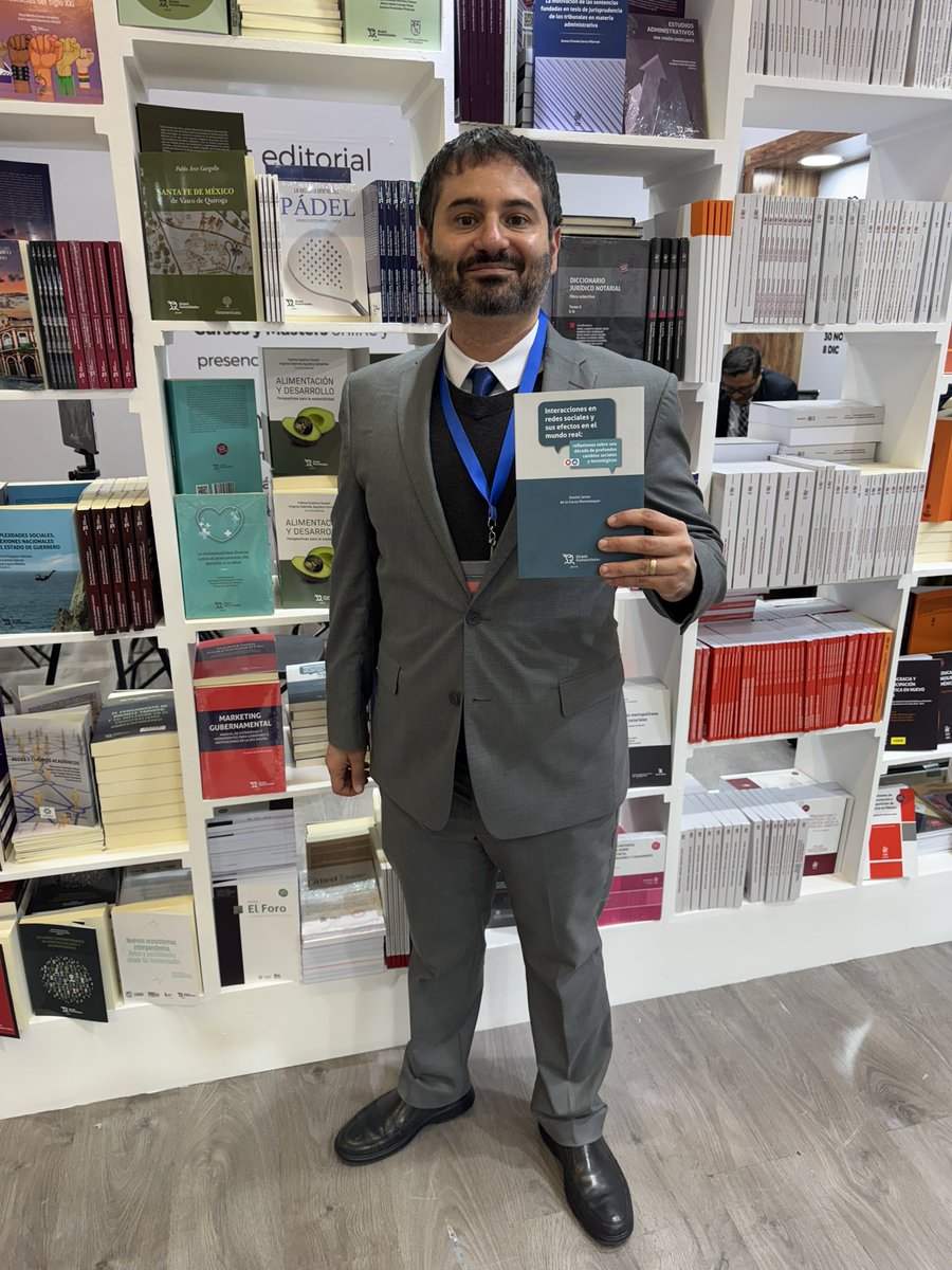 En la <a href="/FILGuadalajara/">FIL Guadalajara</a> presentando mi libro el Lunes 2 de Diciembre. Agradezco a <a href="/ElbaDiazCervero/">Elba Díaz Cerveró</a> y a <a href="/hfarinaojeda/">Héctor Farina Ojeda</a> por sus generosos comentarios, al igual que a la editorial <a href="/Tirantmexico/">Tirant México</a> por la organización.