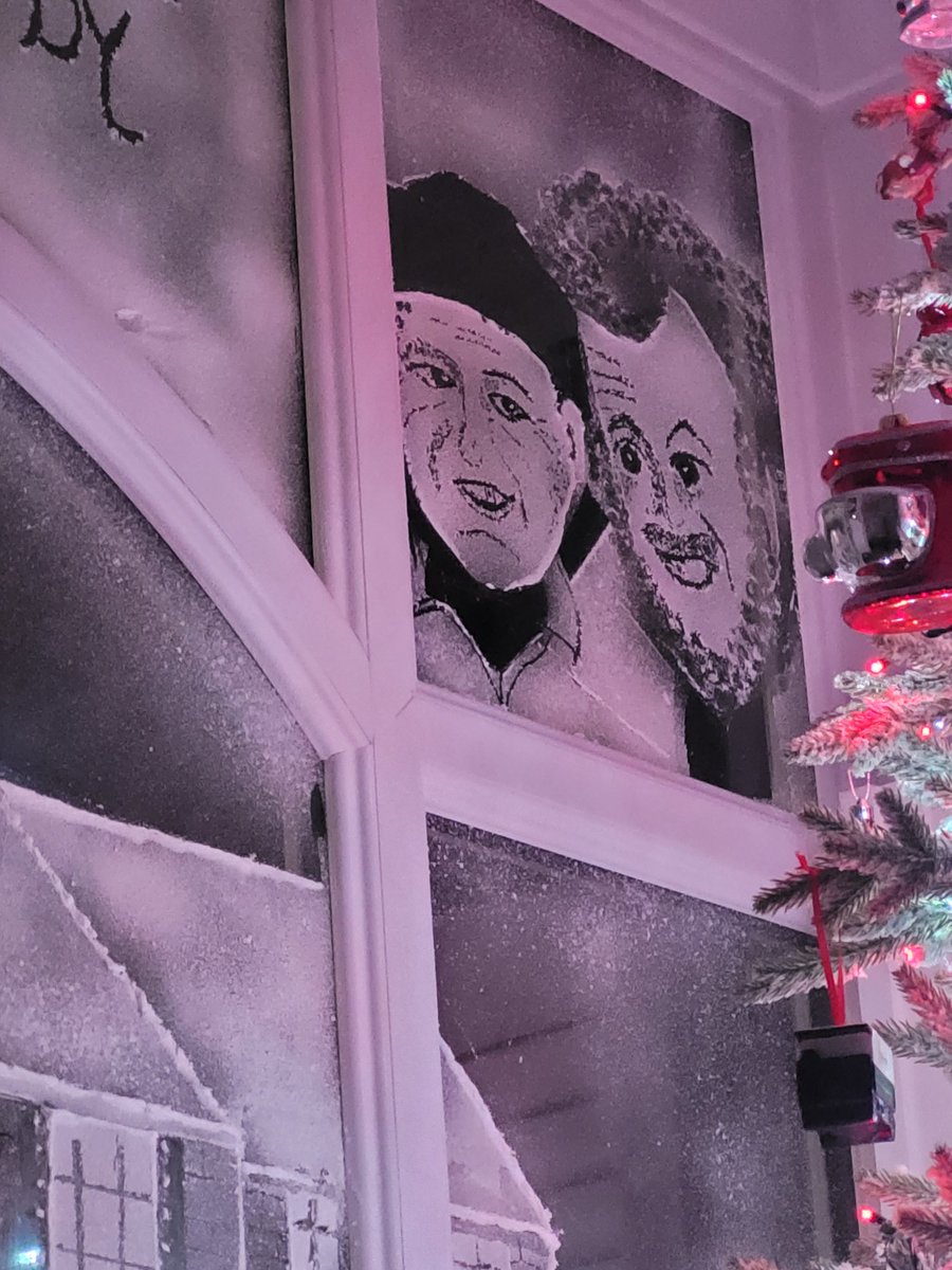 NHarrisonArt's tweet photo. My 3rd ever snow window at home. Inspired by the snow graffiti man who is a blooming genius! I wish I was good at faces, but I still love it. #snowart #snowwindow #Christmaswindow #ChristmasTree #Christmas2024 #artwork #ArtistsOnTwitter #HomeAlone #artwork #glass https://t.co/mXMSFusoZ4