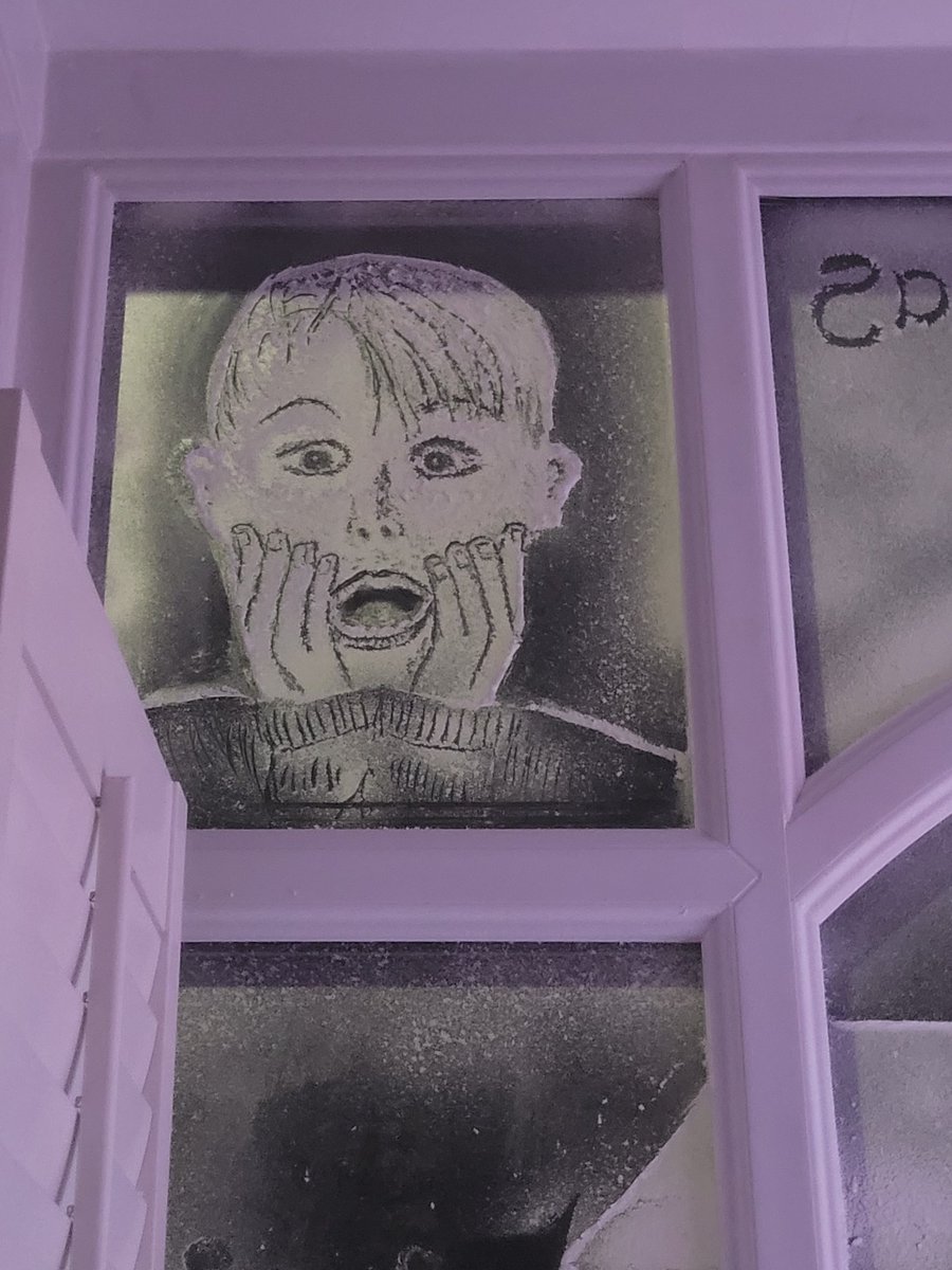 NHarrisonArt's tweet photo. My 3rd ever snow window at home. Inspired by the snow graffiti man who is a blooming genius! I wish I was good at faces, but I still love it. #snowart #snowwindow #Christmaswindow #ChristmasTree #Christmas2024 #artwork #ArtistsOnTwitter #HomeAlone #artwork #glass https://t.co/mXMSFusoZ4