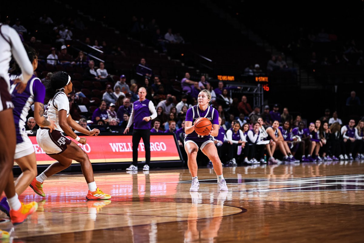 KStateWBB's tweet photo. .@taryn_sides adds another THREE

Sides today: 6-7 FG, 5-6 3FG, 6 REB, 6 AST, 17 PTS

3Q 2:16 | #13 K-State 67, Texas A&amp;M 34 https://t.co/pCGIcW8VnF