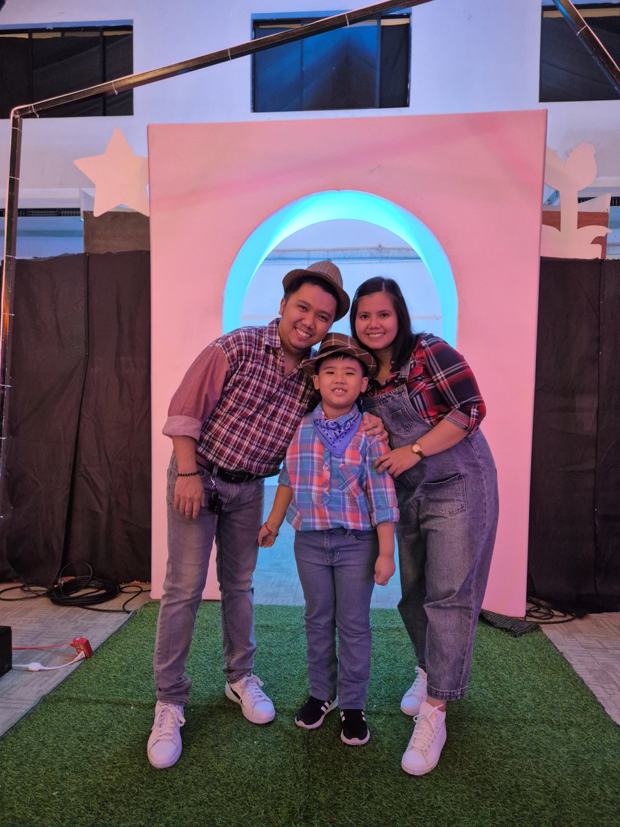 vkrespiritu's tweet photo. Tuslia Year End Party 🎮❤️ https://t.co/noAEyVdRmU