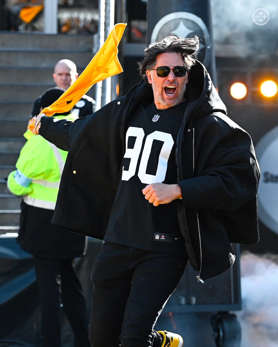 JoeManganiello's tweet photo. 10-3 #HereWeGo @steelers https://t.co/fuF5UNb8G3