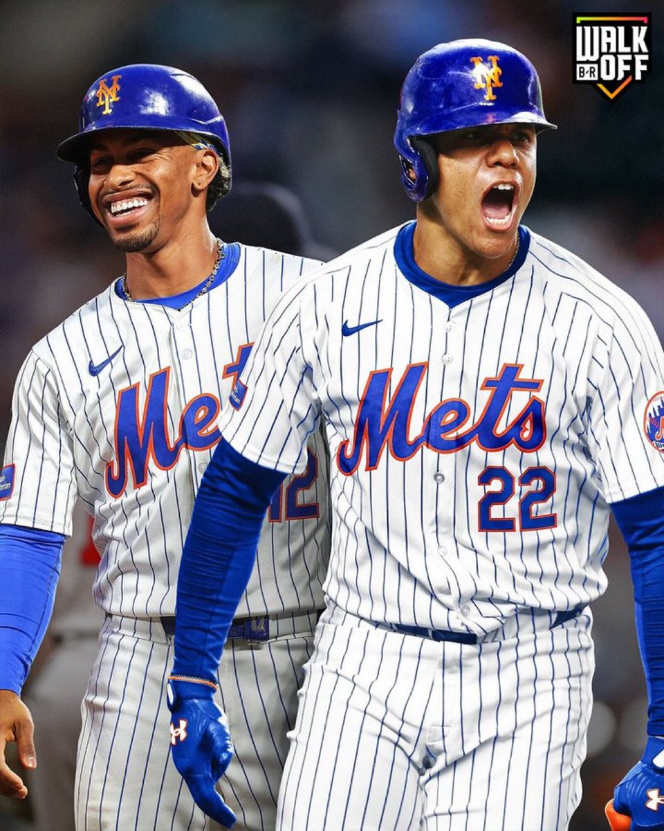 QUEENS BASEBALL STAND THE FUCK UPPPPPPPPPPPPPPPP