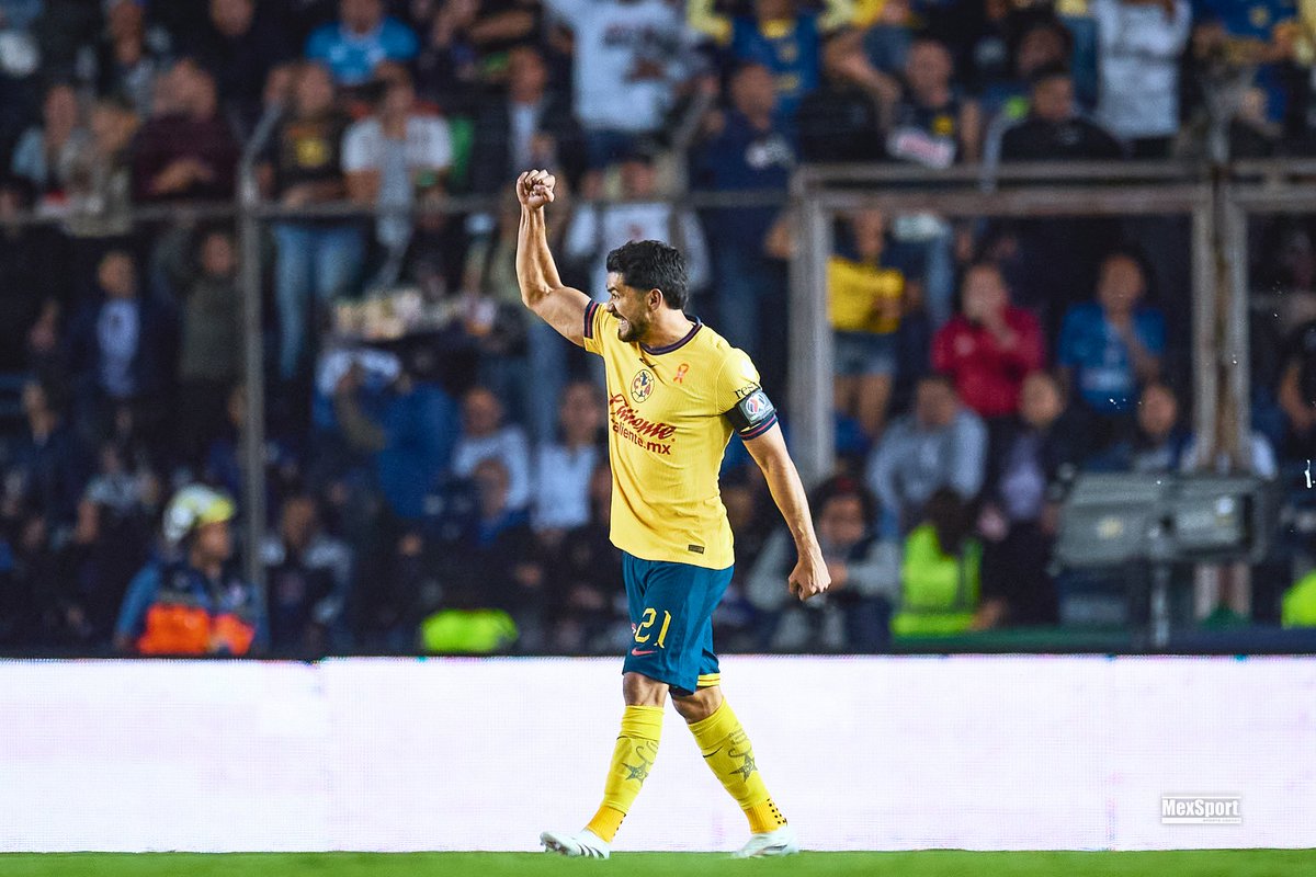tudimebeto's tweet photo. El América con 10 hombres y perdiendo 2-0, el América perdiendo 3-0 al medio tiempo, el América goleando 7-0, el América en finales, el América Bicampeón de André Jardine contra el mejor Cruz Azul histórico de Martín Anselmi 4-3... Siempre termina igual💙🦅💛 https://t.co/fCfxvgqtIc