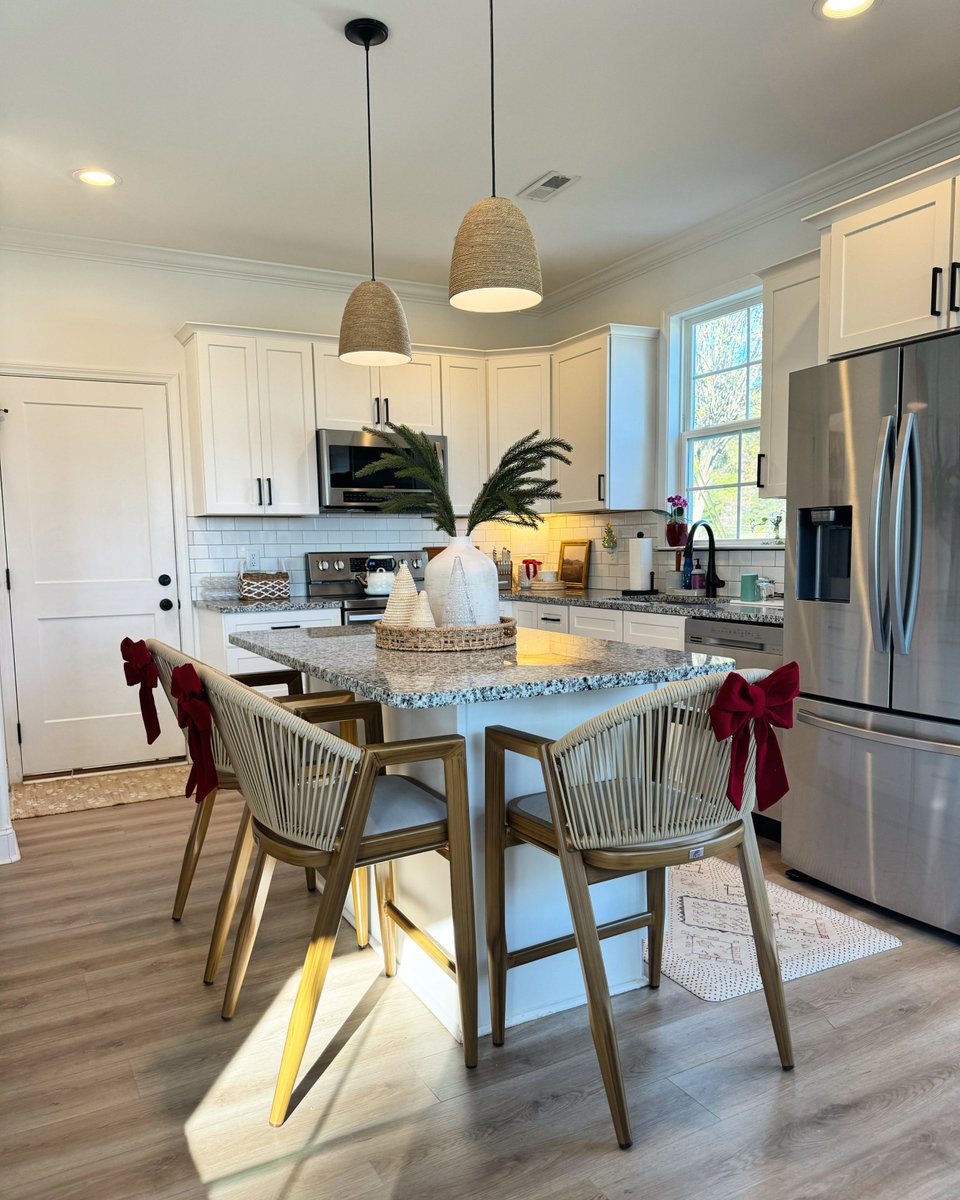 purpleleaf2013's tweet image. 🎄✨ Ready for Christmas gatherings? Our bar stools add the perfect touch of style and comfort to your holiday space! 🎅🍷 
How are you decorating your space for the holidays? Share with us below! 👇

#purpleleaf #ChristmasDecor #BarStoolStyle #FestiveVibes #HolidayDecor