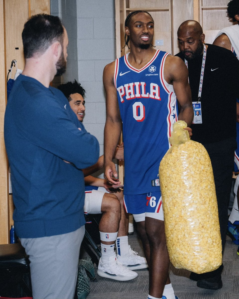 goodnight from our popcorn king! 🍿👑