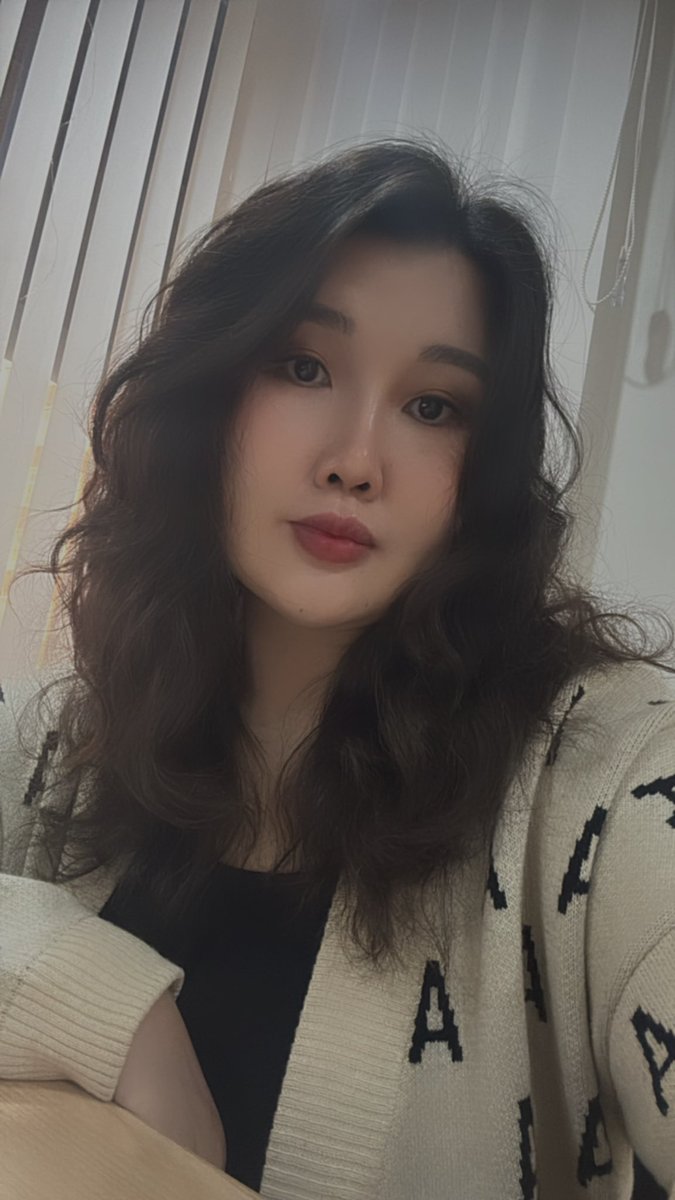 гоё филтэр бхад нүүрээ будах ч хэрэг алга дөө ☺️😁
Өглөөний мэнд 😇