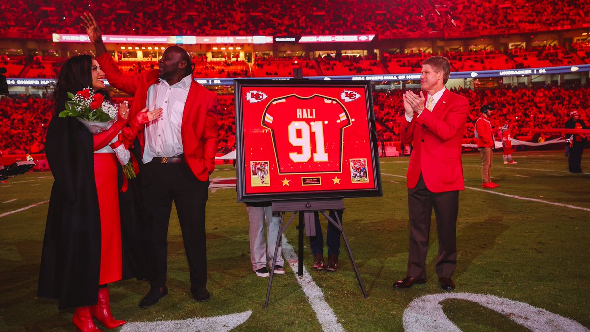 Chiefs's tweet photo. Tamba Hali takes his rightful place in the Chiefs Hall of Fame. Congratulations, @TambaHali91! https://t.co/nilKJc8nHX