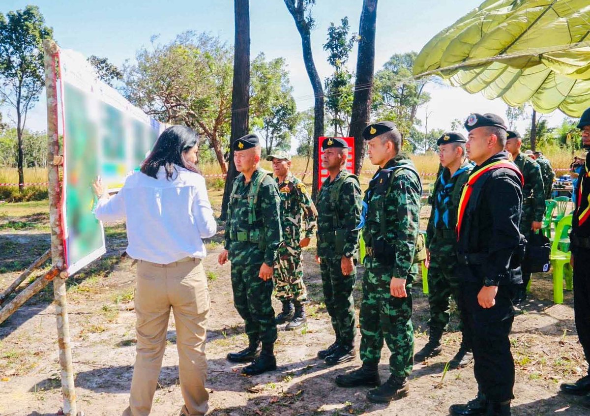 army2pr's tweet photo. พลตรี สมภพ ภาระเวช ผู้บัญชาการกองกำลังสุรนารี ตรวจเยี่ยมหน่วยกำลังป้องกันชายแดนไทย – กัมพูชา ในพื้นที่ช่องพระพะลัย อำเภอขุนหาญ จังหวัดศรีสะเกษ
#กองกำลังสุรนารี
#กองทัพภาคที่2
#กองทัพบก
#ArmyPRCenter https://t.co/ZHSI96Iar0