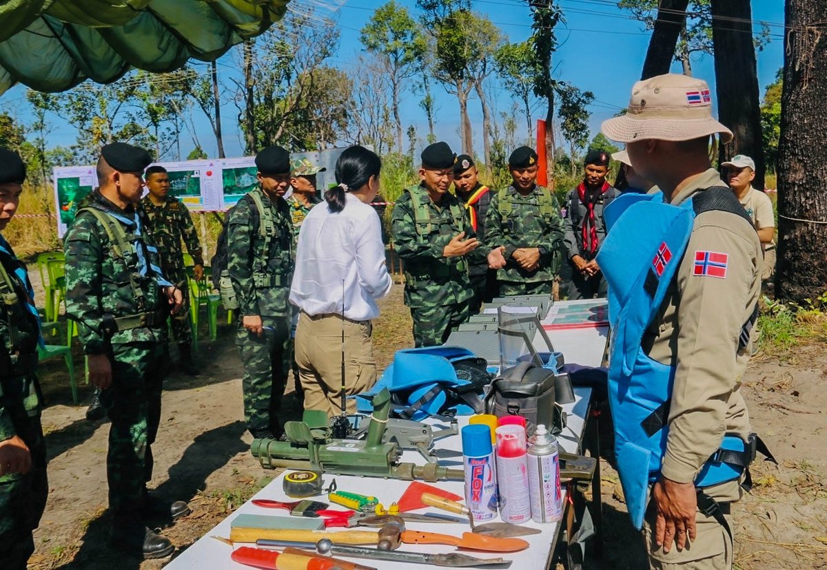 army2pr's tweet photo. พลตรี สมภพ ภาระเวช ผู้บัญชาการกองกำลังสุรนารี ตรวจเยี่ยมหน่วยกำลังป้องกันชายแดนไทย – กัมพูชา ในพื้นที่ช่องพระพะลัย อำเภอขุนหาญ จังหวัดศรีสะเกษ
#กองกำลังสุรนารี
#กองทัพภาคที่2
#กองทัพบก
#ArmyPRCenter https://t.co/ZHSI96Iar0