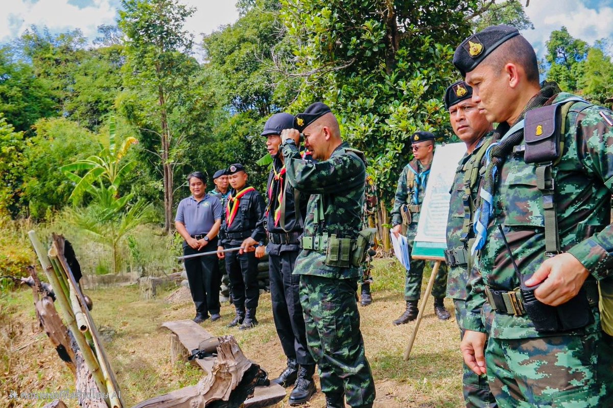 army2pr's tweet photo. พลตรี สมภพ ภาระเวช ผู้บัญชาการกองกำลังสุรนารี ตรวจเยี่ยมหน่วยกำลังป้องกันชายแดนไทย – กัมพูชา ในพื้นที่ช่องพระพะลัย อำเภอขุนหาญ จังหวัดศรีสะเกษ
#กองกำลังสุรนารี
#กองทัพภาคที่2
#กองทัพบก
#ArmyPRCenter https://t.co/ZHSI96Iar0