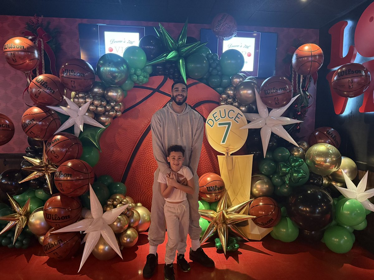 jaytatum0's tweet photo. Deuce weekend 🤞🏽 https://t.co/H1fRYpeODI