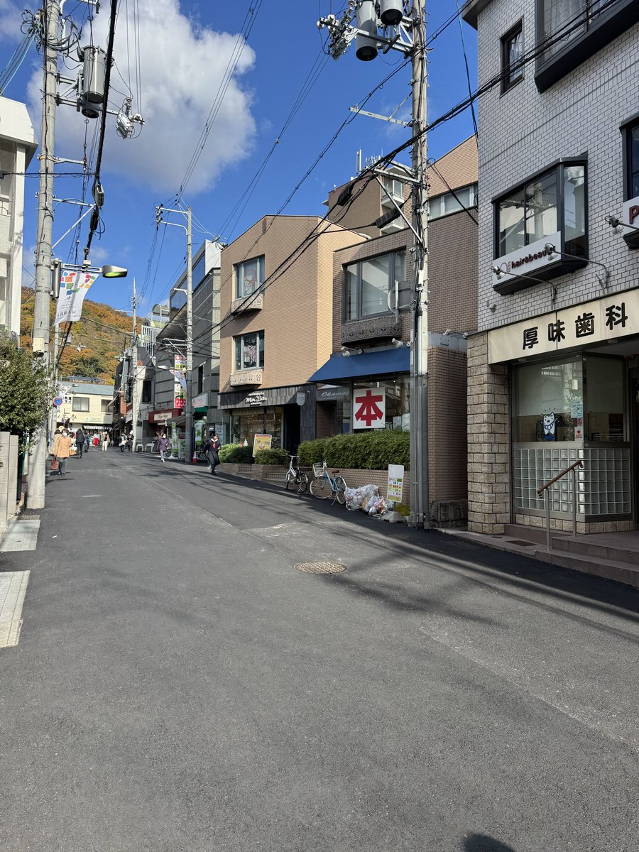 石畳でお馴染みの岡本商店街の一部で補修の改装及び古い水道管取替工事 