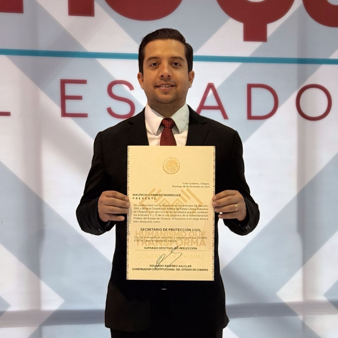 pcivilchiapas's tweet photo. El día de hoy, el gobernador Eduardo Ramírez (@ramirezlalo_) formalizó el nombramiento del licenciado Mauricio Cordero (@M_CorderoR) como Secretario de #ProtecciónCivil; cargo que asume con responsabilidad, compromiso y la firme convicción de trabajar con visión humanista.

La Nueva Era ya inició. 

#SistemaEstatalDeProtecciónCivil
#SecretariaDeProteccionCivil  #HumanismoQueTransforma #EraDeLaTransformacion #Jamachulel #LaNuevaEra