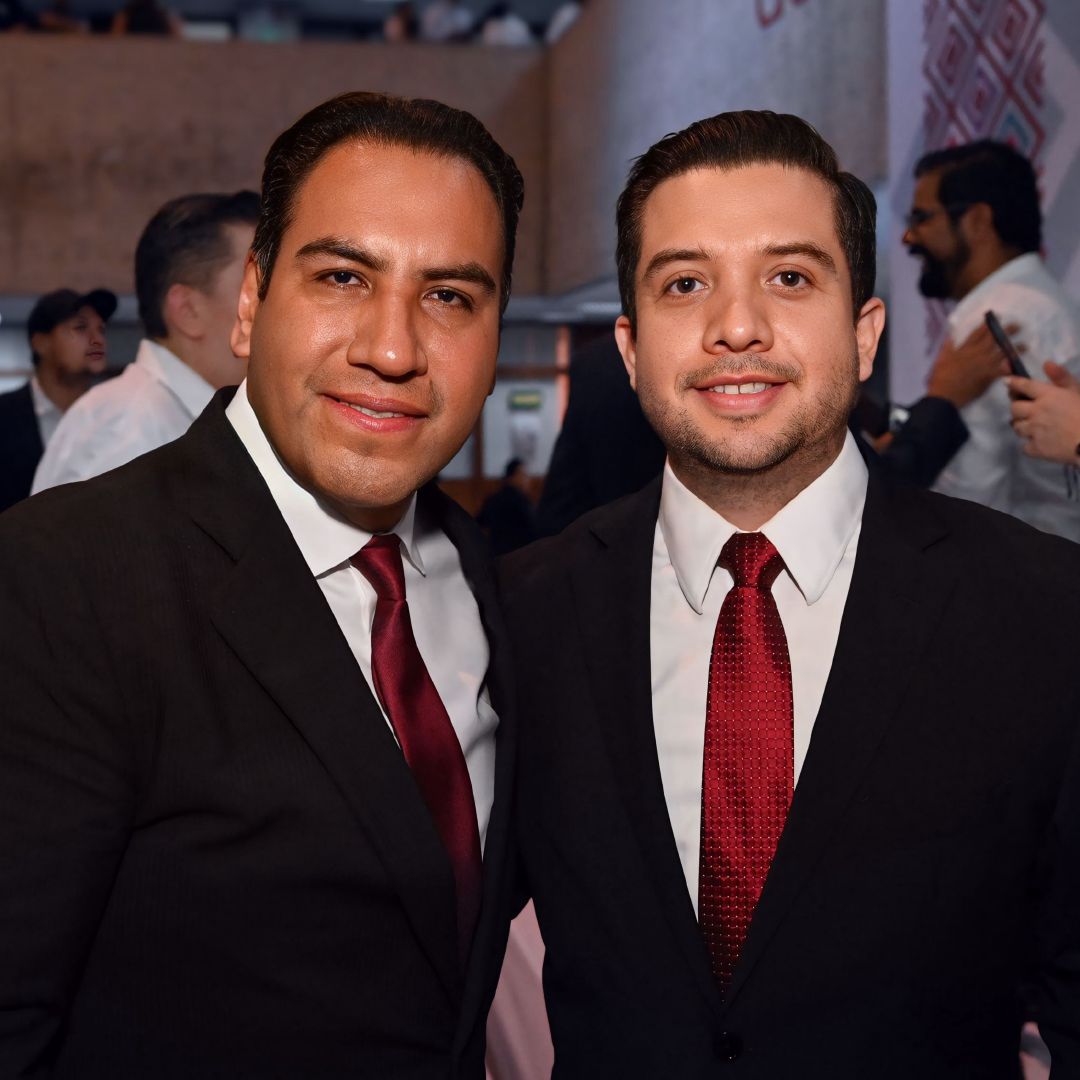 pcivilchiapas's tweet photo. El día de hoy, el gobernador Eduardo Ramírez (@ramirezlalo_) formalizó el nombramiento del licenciado Mauricio Cordero (@M_CorderoR) como Secretario de #ProtecciónCivil; cargo que asume con responsabilidad, compromiso y la firme convicción de trabajar con visión humanista.

La Nueva Era ya inició. 

#SistemaEstatalDeProtecciónCivil
#SecretariaDeProteccionCivil  #HumanismoQueTransforma #EraDeLaTransformacion #Jamachulel #LaNuevaEra