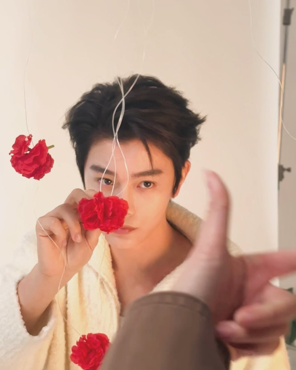dingyuxi_id's tweet photo. 20241209 Ding Yuxi Official Instagram Account
Memories of December .1
#decemberdaily
#DingYuxi #RyanDing #丁禹兮 #ติงอวี่ซี #딩위시 #정우혜 #ディンユーシー https://t.co/owLEHNUqHO