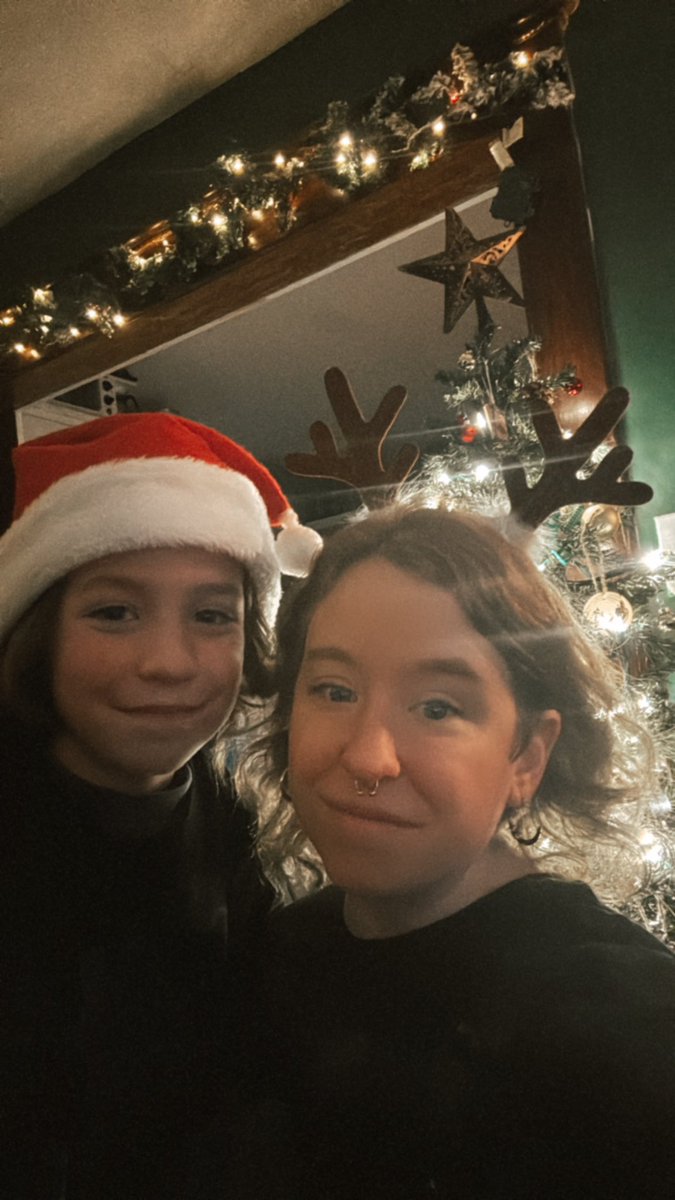 Thenamesburchy2's tweet photo. Never kill yourself, just put the ole Yule tree up https://t.co/fUsL8Pxgmx