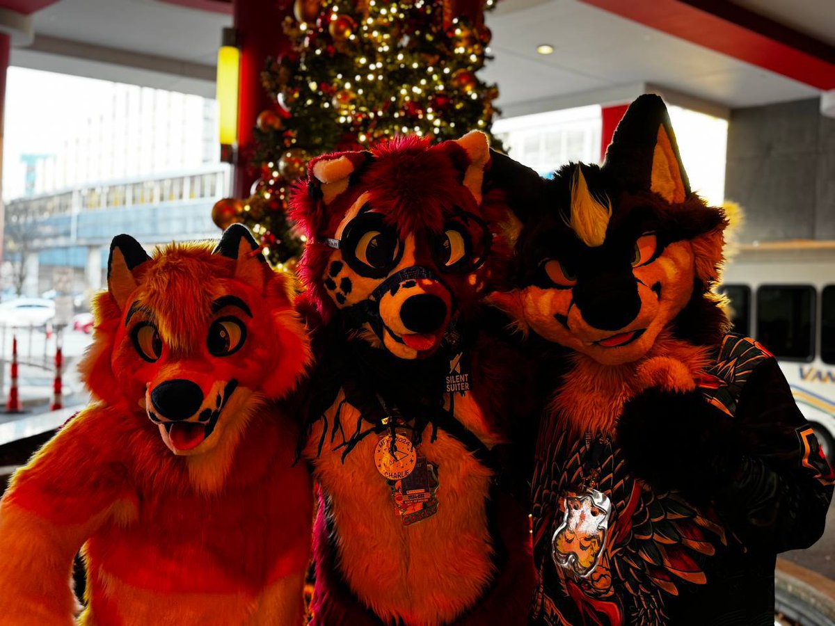 CascadeFursuits's tweet photo. Some photos sent to us of our clients at MFF! ❤️ 

Not sure if a whole group photo was taken or not but if you got a photos of any of these guys drop it below! 👌🏻 https://t.co/ZJMzAdTnWZ
