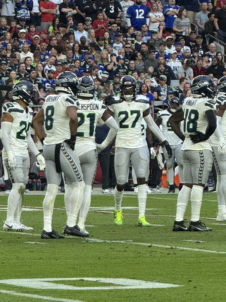 imjleader's tweet photo. @Seahawks @_jlove20 Woohooo!! We love our @Seahawks https://t.co/ankrcRHJWm