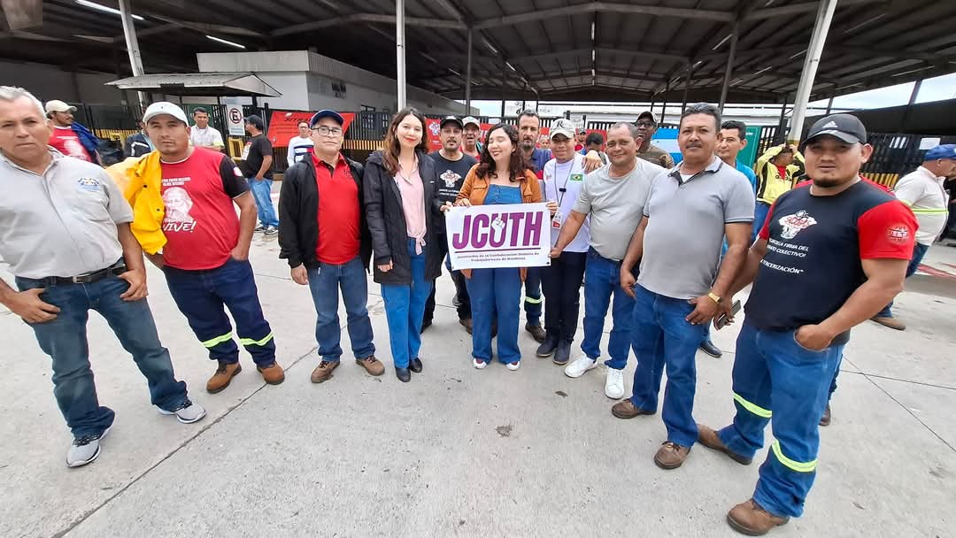 JuventudesCUTH's tweet photo. Acompañamos a nuestros compañeros del #STIBYS ✊🏼 en la #huelga indefinida que dio inicio el 7 de diciembre.
LA UNIDAD DE TODOS Y TODAS ES NUESTRA META. https://t.co/zXtc7Q3unP