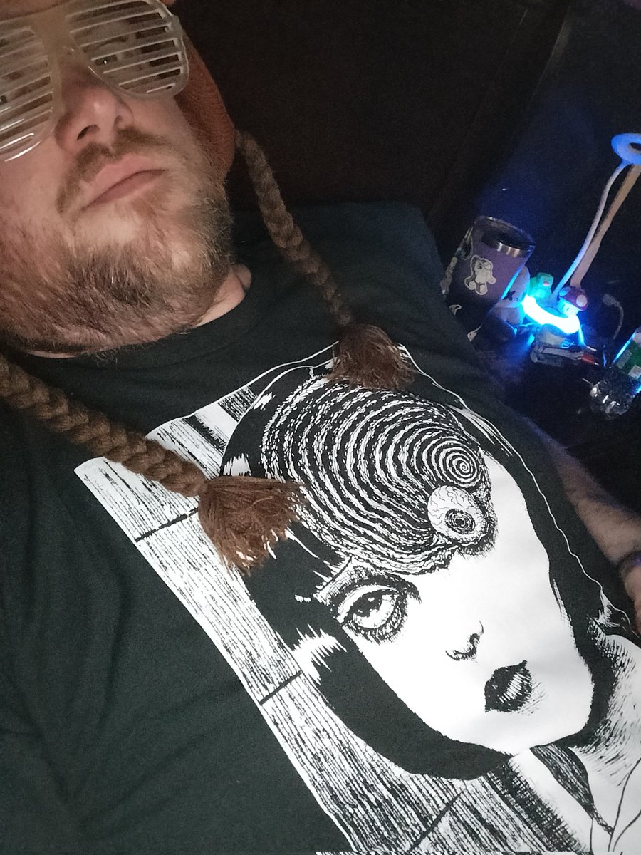 AdamWrath90's tweet photo. This is now my best shirt i have ever owned! #Uzumaki #Spiral #JunjiIto https://t.co/W1eeSXM6cg