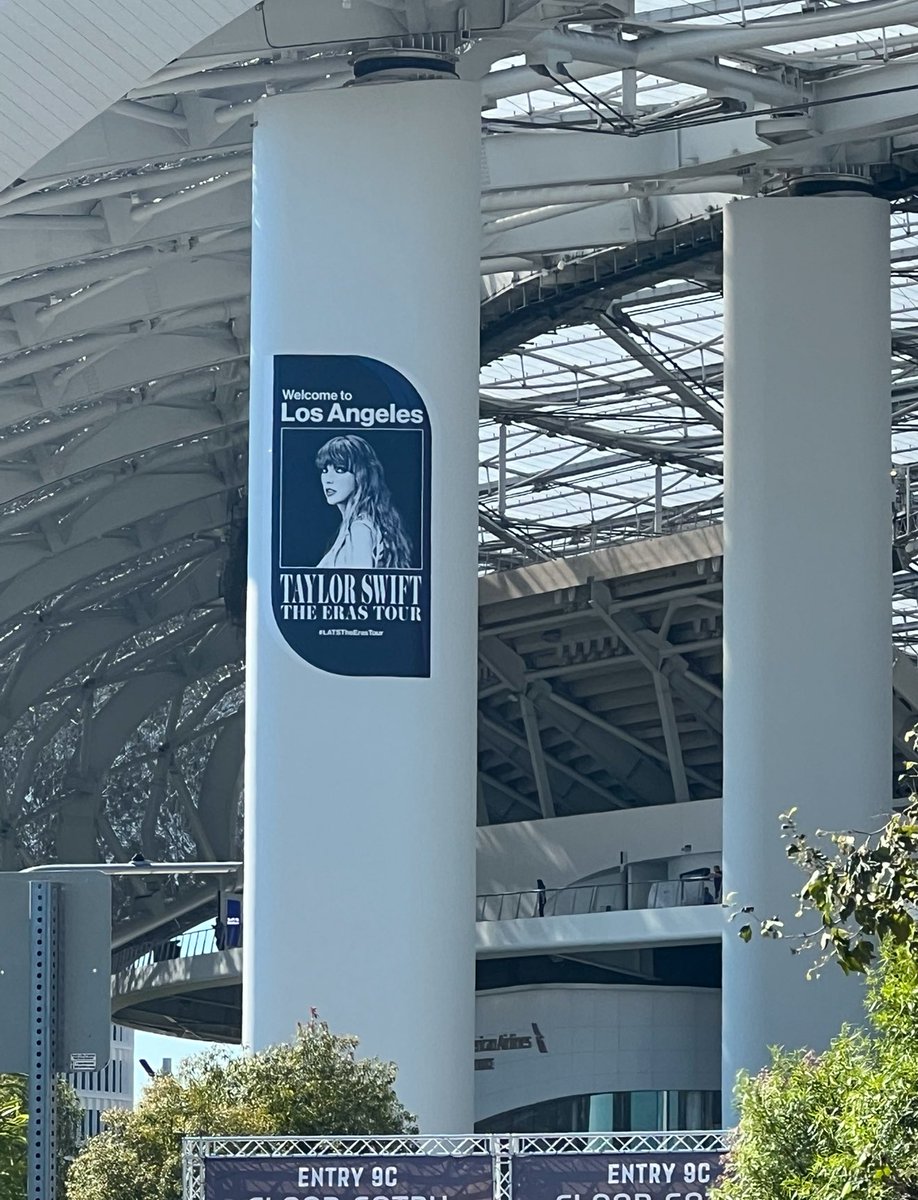 polkadotrryy's tweet image. why is everyone saying the eras tour is ending today?? i literally just arrived to night one of Los Angeles! #LATSTheErasTour