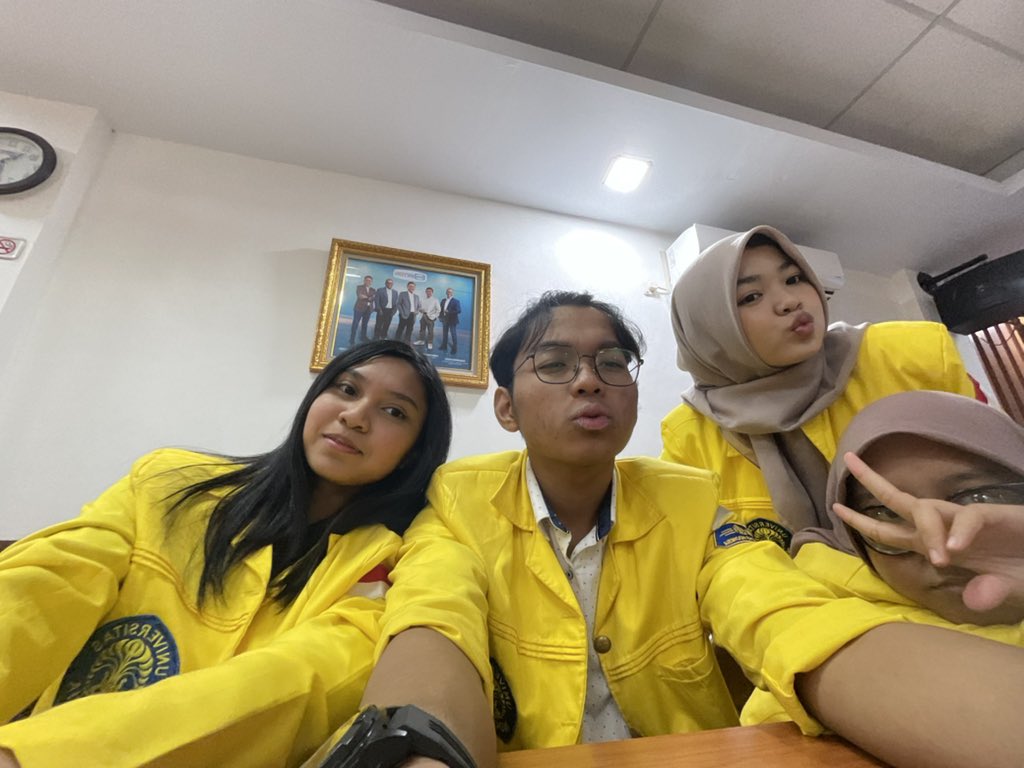 duykuduy's tweet photo. Seneng bgt bisa COMPANY VISIT sama MEREKA 😚🥰😇 #MashaAllah #bersyukur #bff #lflfl #moots https://t.co/BYrBqYhTxS